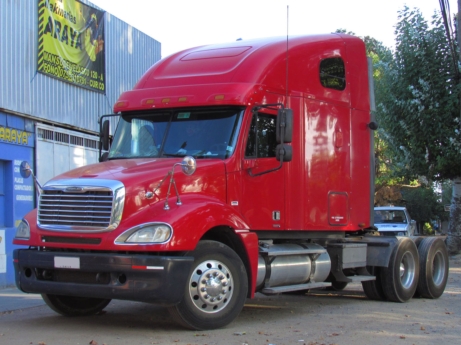 Freightliner_CL_120_Columbia_2010.jpg